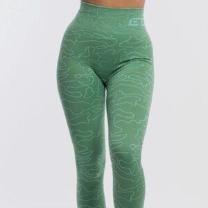 Arise Seamless High Waisted Camo Series ECHT 3/4 Leggings Size Small